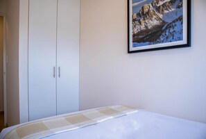 2 bedrooms, Internet