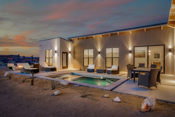 House | 3 bedrooms - Private Pool Hot Tub Firepit Modern Oasis Cobalt Road by Avantstay (Joshua Tree)