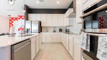 House | 5 bedrooms, Internet