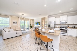 6 bedrooms, Internet - Upstay - Solterra Home w Private Pool Hot Tub (Davenport)