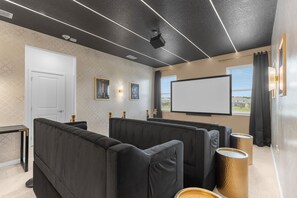 House - Upstay - Karaoke Mansion w Pool Cinema Themed Rooms (Kissimmee)