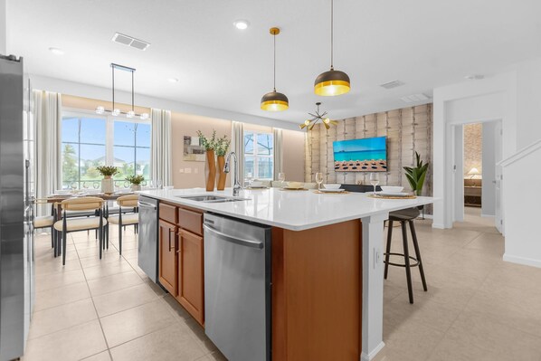 House - Upstay - Karaoke Mansion w Pool Cinema Themed Rooms (Kissimmee)