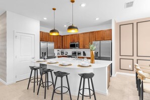 House - Upstay - Karaoke Mansion w Pool Cinema Themed Rooms (Kissimmee)