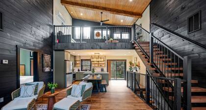 Game Room-hot Tub-10 Mins to Downtown Gatlinburg