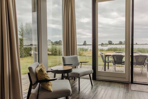 Geräumige freistehende Villa mit Panoramablick über das Heegermeer