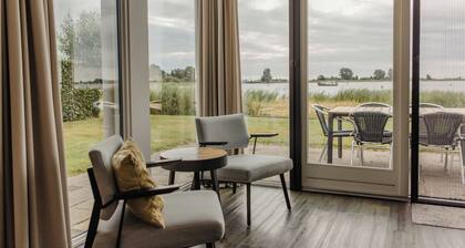 Geräumige freistehende Villa mit Panoramablick über das Heegermeer