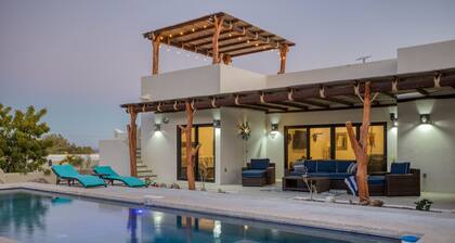 Tranquil 3BR Home, Pool, Rooftop