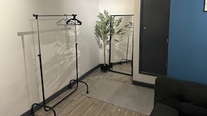 Unclassified image, 4 of 18, button - Cozy Studio In The City Centre by Luxesuites (Sheffield)