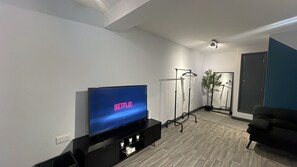 Studio | Interior - Cozy Studio In The City Centre by Luxesuites (Sheffield)