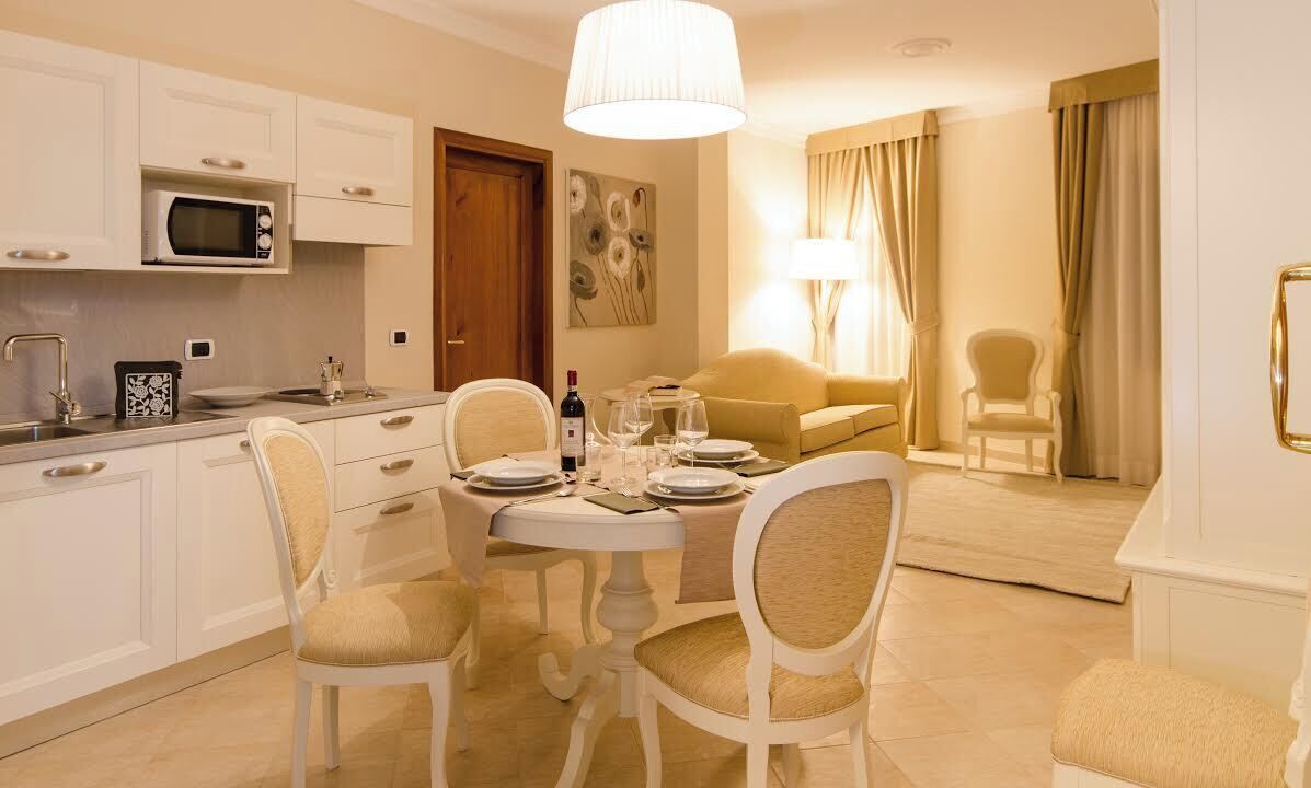 Appartamento Superior | Cucina privata | Frigorifero, microonde, bollitore elettrico, seggiolone