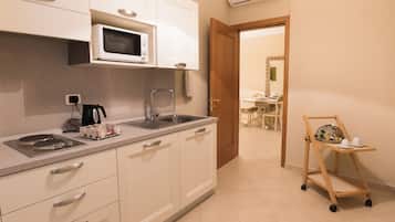 Appartement Supérieur | Cuisine privée | Réfrigérateur, micro-ondes, bouilloire électrique, chaise haute