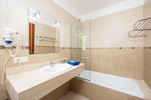Hair dryer, towels - Villa El Varadero - Three Bedroom Villa, Sleeps 6 (Playa Blanca)