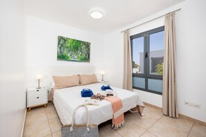 3 slaapkamers, een strijkplank/strijkijzer, wifi, beddengoed