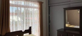 Charming 2-bedroom house with AC and WiFi in a quaint neighborhood.