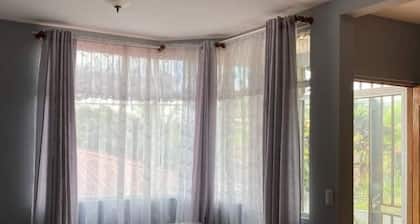 Charming 2-bedroom house with AC and WiFi in a quaint neighborhood.