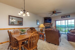 Dining - 1BR Village At Indian Point 1307 near SDC-Free Tickets Daily up to $500 Value (Branson)