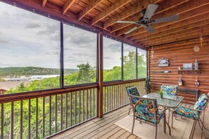 Outdoor dining - 1BR Village At Indian Point 1307 near SDC-Free Tickets Daily up to $500 Value (Branson)