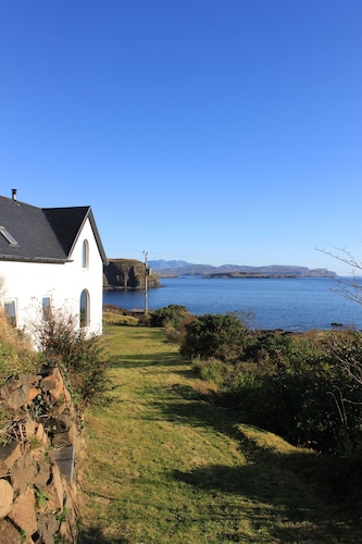 Luxury Apartment in absolutely stunning seafront location, Isle of Skye.