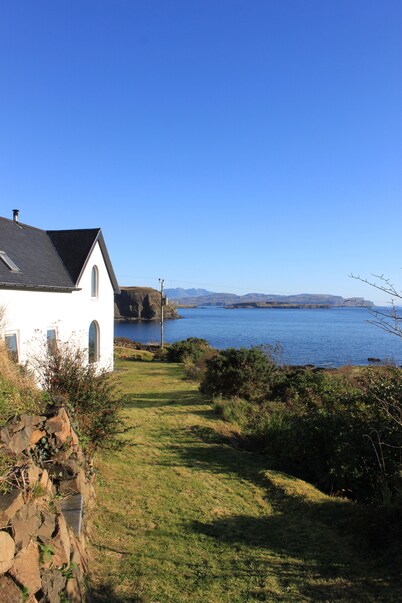 Luxury Apartment in absolutely stunning seafront location, Isle of Skye.
