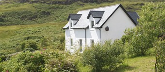 Luxury Apartment in absolutely stunning seafront location, Isle of Skye.