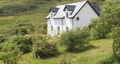 Luxury Apartment in absolutely stunning seafront location, Isle of Skye.