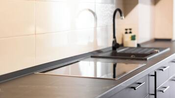 Căn hộ tiện nghi đơn giản | Bếp riêng