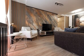 Comfort Apartment | Living area | Flat-screen TV - Nest Inn Acajou Apartment (Baia Mare)