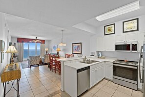 Condo, 1 King Bed with Sofa bed (Windemere 1206) | Private kitchen | Oven, paper towels