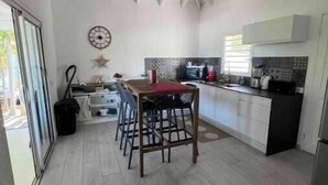 Dining - Charming 2-bedroom house in welcoming Saint Martin with AC, WiFi (saint martin)