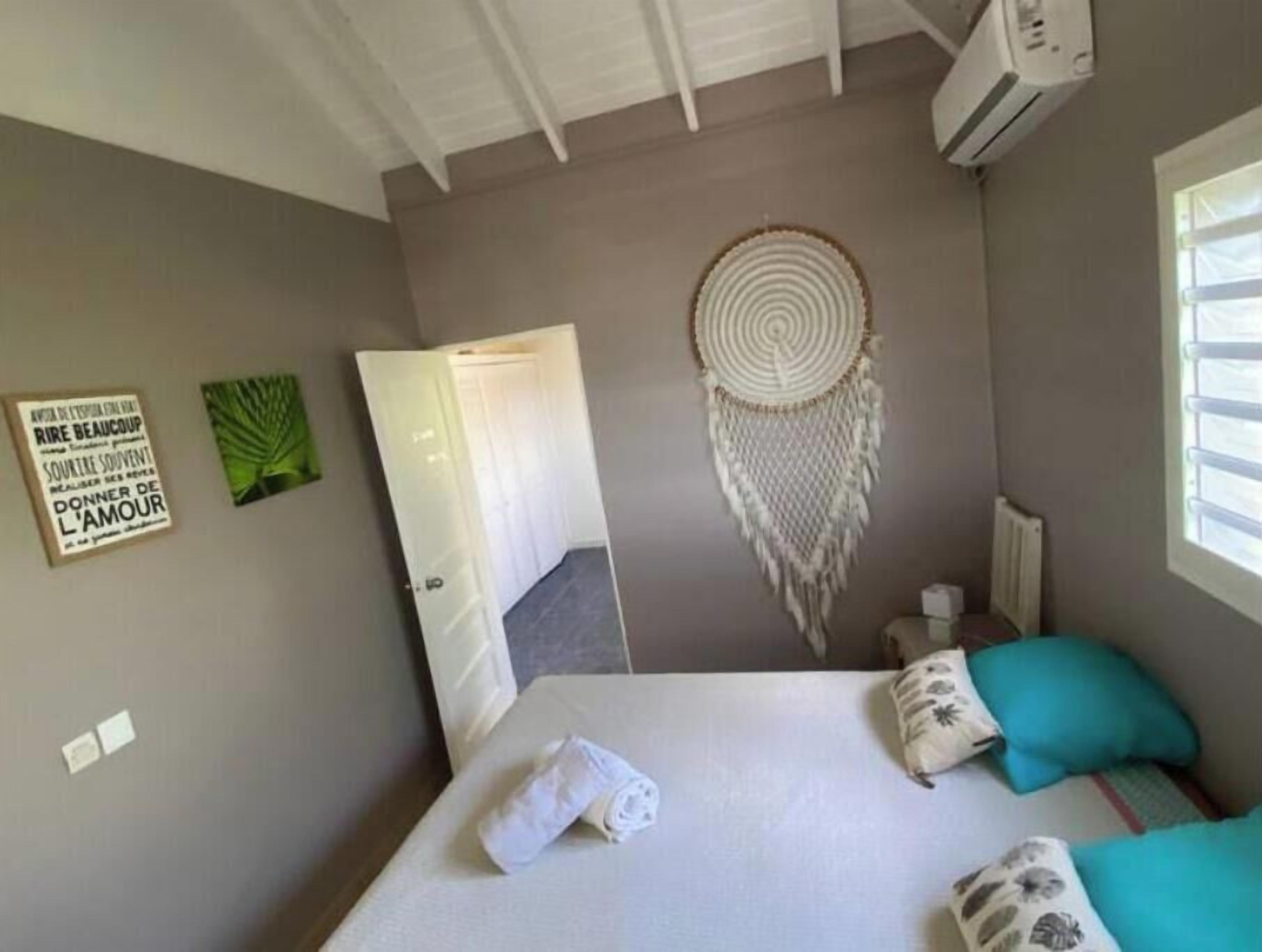 2 quartos, ferros/tábuas de passar roupa, Wi-Fi, roupa de cama