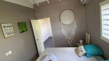 2 quartos, ferros/tábuas de passar roupa, Wi-Fi, roupa de cama