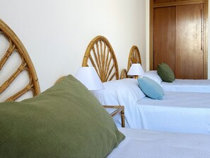 3 bedrooms, iron/ironing board, bed sheets