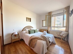 3 bedrooms, iron/ironing board, bed sheets