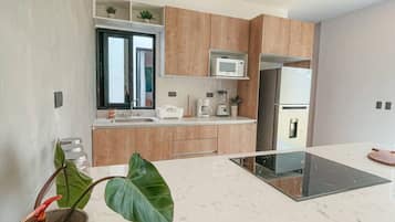 Fridge, microwave, stovetop, coffee/tea maker