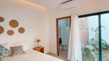 2 bedrooms, desk, WiFi, bed sheets