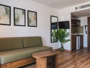 Tabla de planchar con plancha, wifi gratis y ropa de cama 