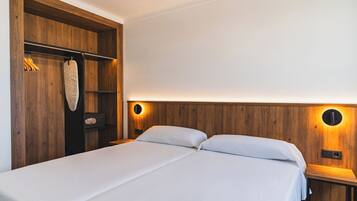 アイロン / アイロン台、WiFi (無料)、ベッドシーツ