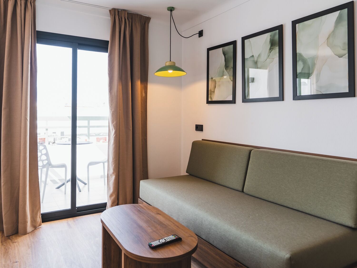 مكواة/لوح كي وواي فاي مجانًا وملاءات أسرّة