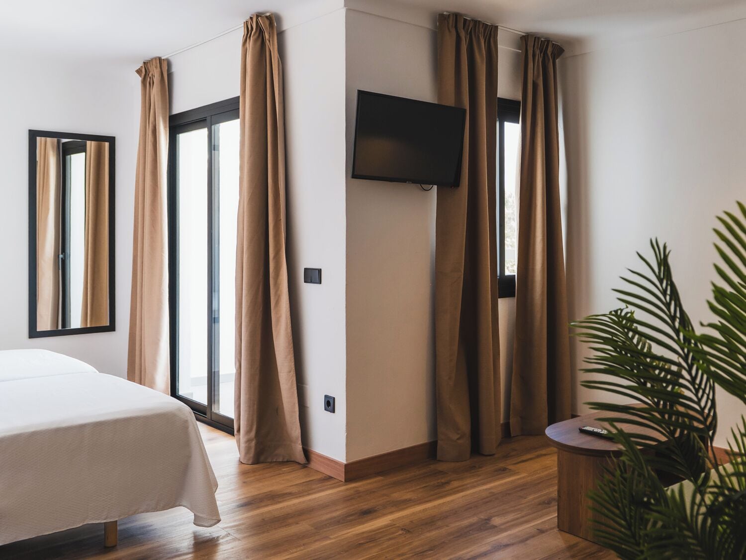 مكواة/لوح كي وواي فاي مجانًا وملاءات أسرّة