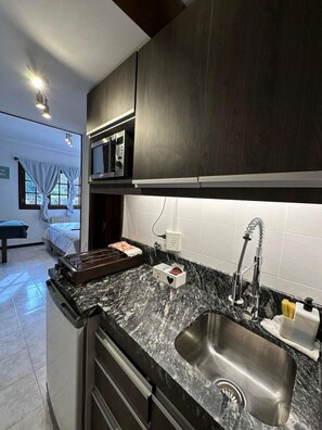 Superior studio suite, uitzicht op bergen | Een kluis op de kamer, gratis wifi