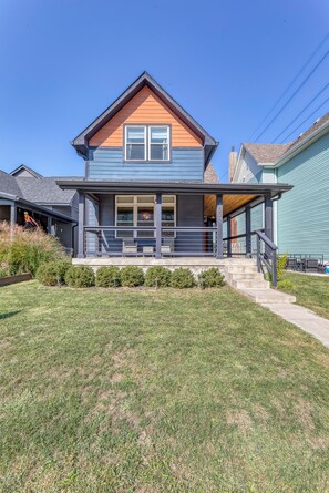 Exterior - Stylish Modern 3-bedroom house Downtown Indianapolis (Indianapolis)