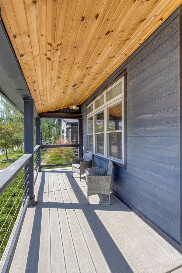 Terrace/patio - Stylish Modern 3-bedroom house Downtown Indianapolis (Indianapolis)