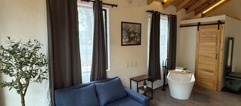 Romantic Cabin with Tub and Terrace