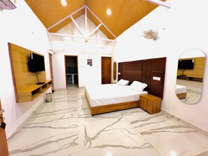 Superior-Ferienhaus, Hügelblick | Laptopgeeigneter Arbeitsplatz, schallisolierte Zimmer, kostenloses WLAN