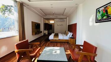 Chambre Supérieure, vue colline | Espace de travail pour ordinateur portable, chambres insonorisées