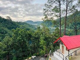 Superior Cottage, Hill View | In-room dining