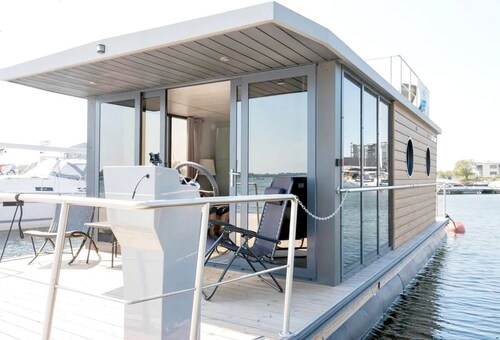Houseboat Luv in Sonwik harbor with a view of Denmark