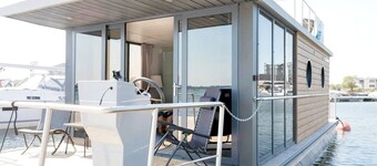 Houseboat Luv in Sonwik harbor with a view of Denmark