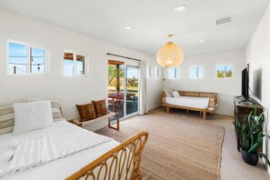 Una scrivania, ferro/asse da stiro, culla da viaggio, Wi-Fi gratuito