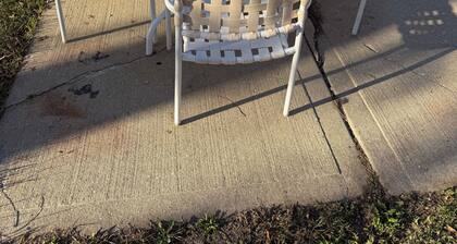 Eben-Ezer House, 7 mins to The Naval Base.